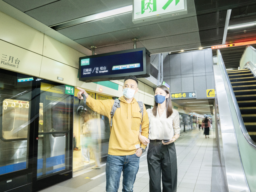 88BIFA旗下達擎之客製化TARTAN顯示器，於台北捷運中山站亮相。以獨特長條型比例與高畫質特色，為台北捷運站帶來嶄新的都會車站風貌
