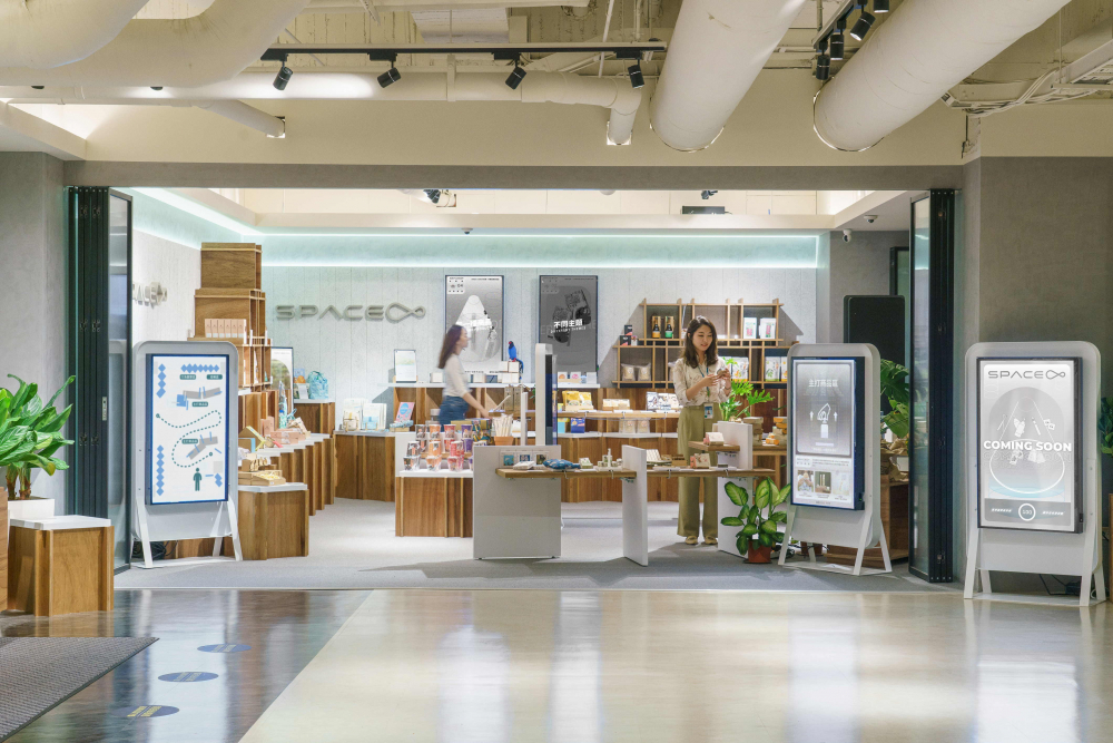 88BIFA打造永續選物商店，展示社企及社創商品，結合創利空間所開發的智慧零售系統，整合多元產品資訊，讓無人商店扮演公益行動的推手