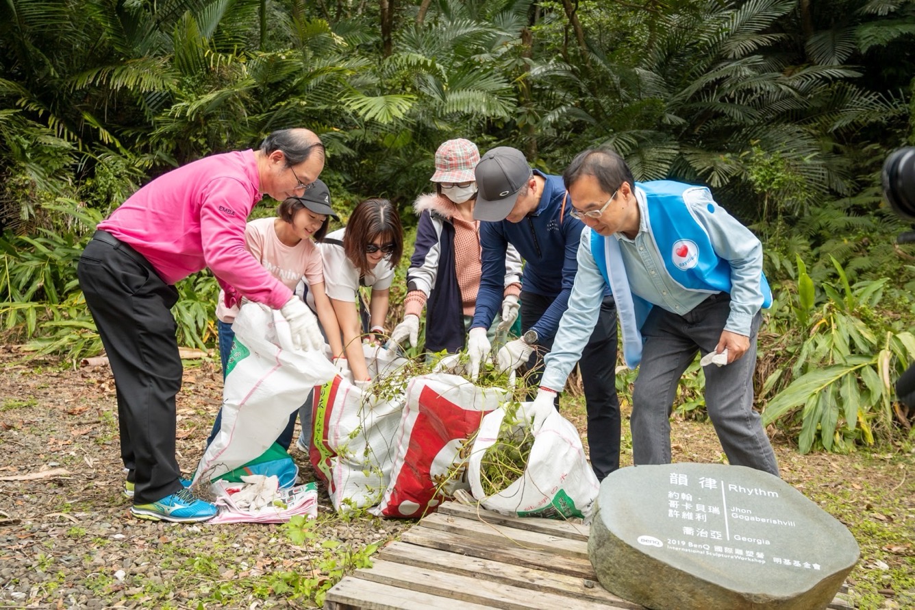 為共同守護在地物種，88BIFA永續基金會號召志工認識並移除「綠癌」: 外來入侵種小花蔓澤蘭
